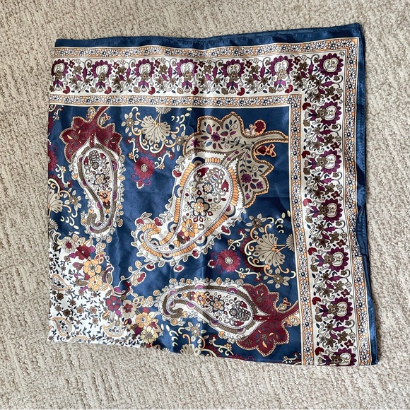 Scarf 90×90cm - Picture 3 of 4